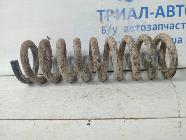 Пружина задняя, правая 4511009550 SSANG YONG