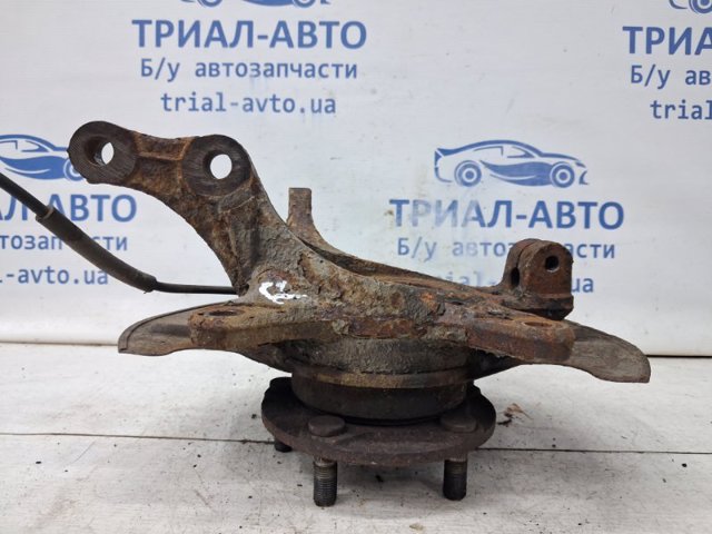 SUZUKI 4511180J52 Цапфа передняя правая в наличии Львов
