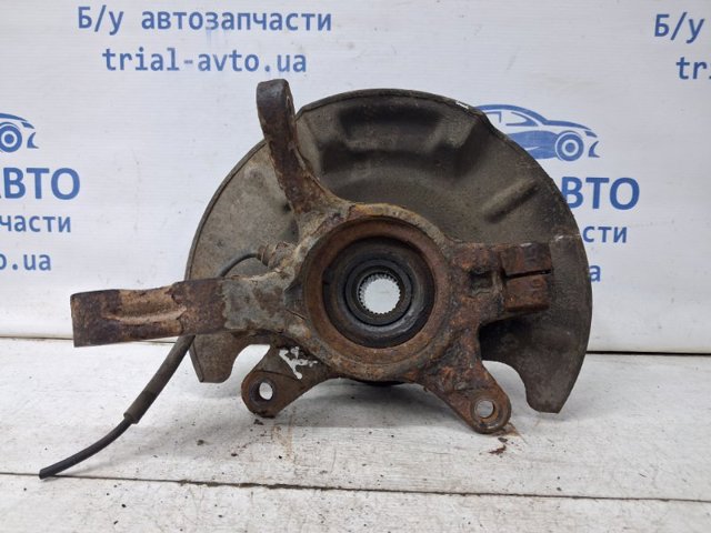 Цапфа - поворотный кулак передний, правый 4511180J52 SUZUKI
