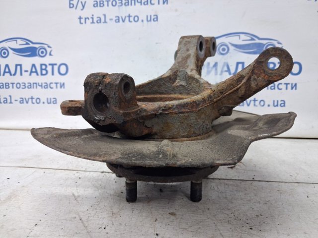 SUZUKI 4511180J52 Цапфа передняя правая в наличии Ужгород