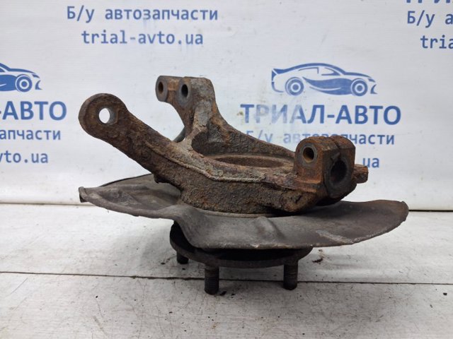 4515180J52 Цапфа (поворотный кулак) передний левый купить Ровно