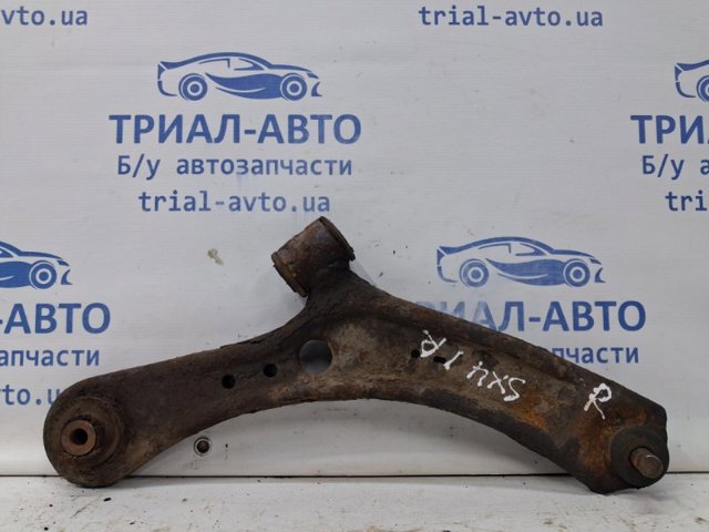 Правый рычаг передней нижней подвески 4520154L20 SUZUKI