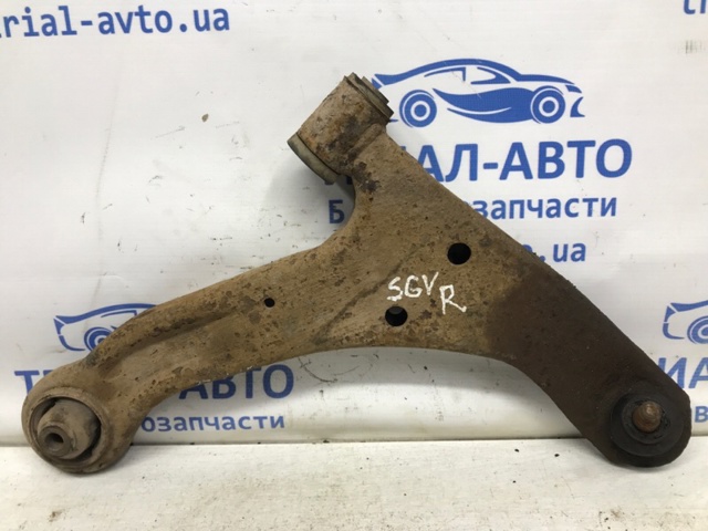 Рычаг передней подвески нижний, правый 4520165J00 SUZUKI