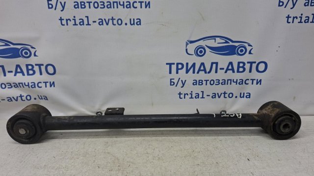 Рычаг/тяга задней подвески продольный нижний, левый 4550109000 SSANG YONG