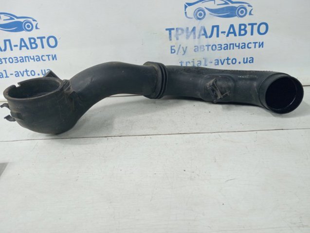 Патрубок воздушный, выход воздушного фильтра 46012AG051 SUBARU