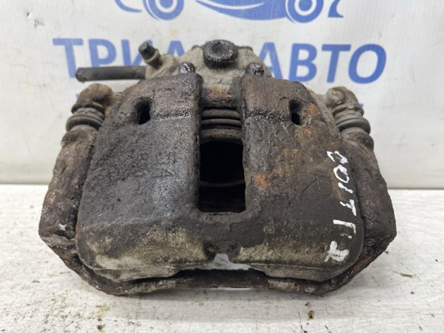 Суппорт тормозной передний правый 4605A066 MITSUBISHI
