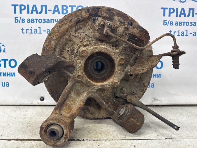 4615065J00 SUZUKI Цапфа (поворотный кулак) задний левый купить в Днепр