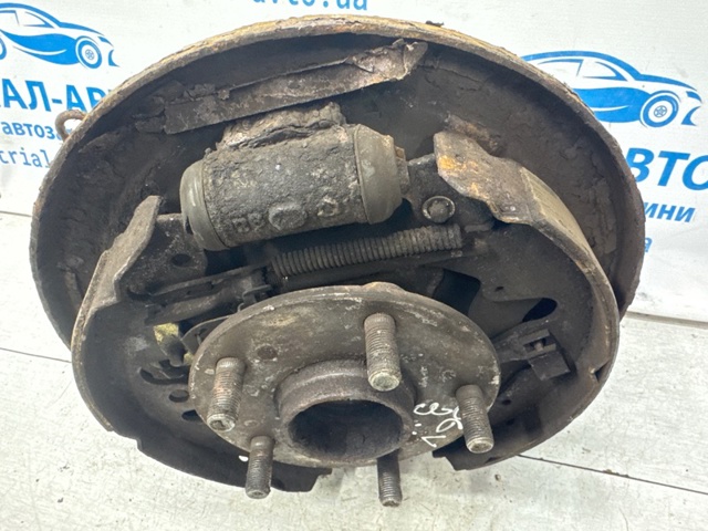 4615065J00 SUZUKI Цапфа (поворотный кулак) задний левый купить в Тернополь