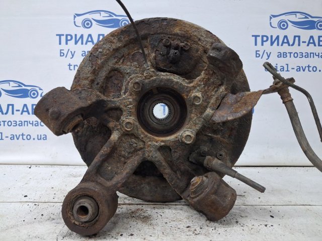 Цапфа поворотная левая 4615065J00 SUZUKI