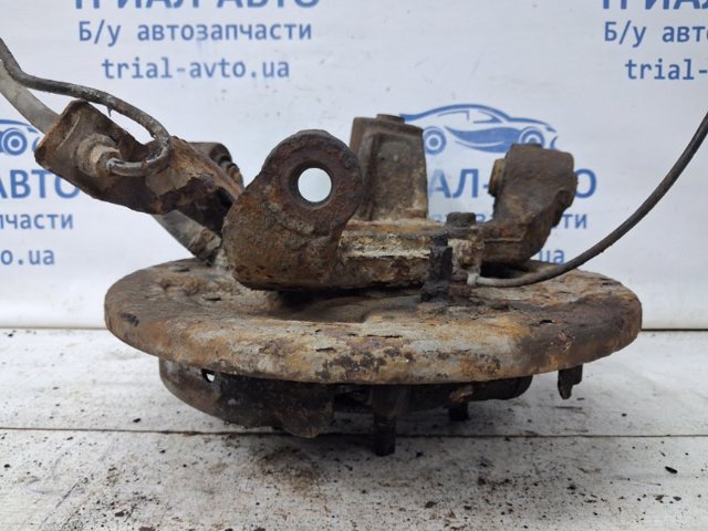 SUZUKI 4615065J00 Цапфа задняя левая в наличии Каменское