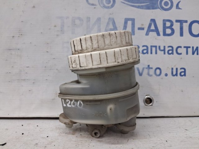 Бачок тормозной жидкости Mitsubishi L 200 4
