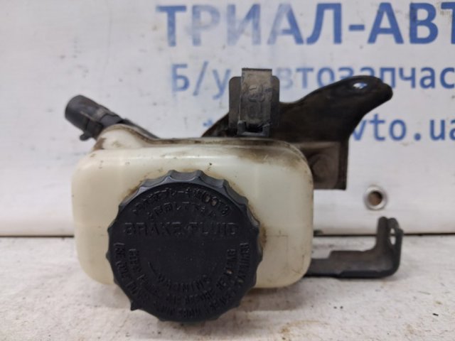 TOYOTA 472200E010 Бачок главного тормозного цилиндра (тормозной жидкости) в наличии Павлоград