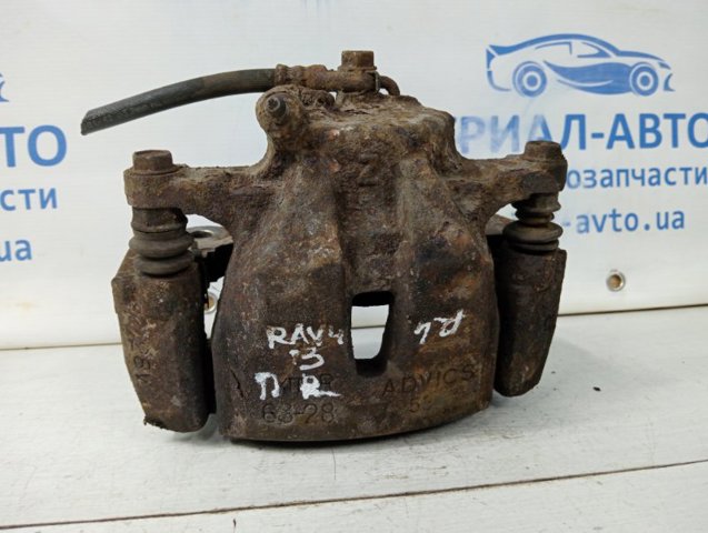 Суппорт тормозной передний правый 4773042090 TOYOTA