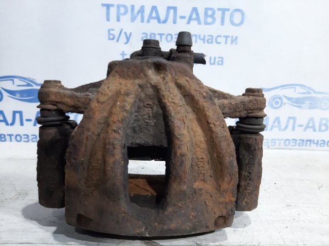 Суппорт тормозной передний левый 4775005050 TOYOTA