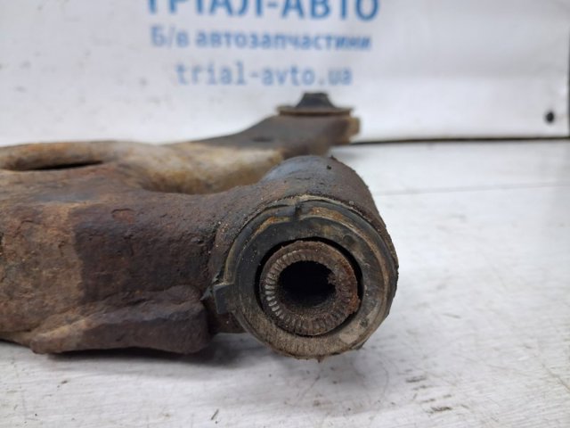Правый рычаг передней нижней подвески 4806805070 TOYOTA