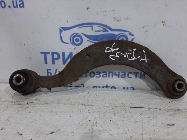 Рычаг задней подвески верхний левый и правый 4877012010 TOYOTA