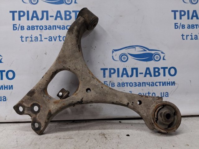 Правый рычаг передней нижней подвески 51350SNAA03 HONDA