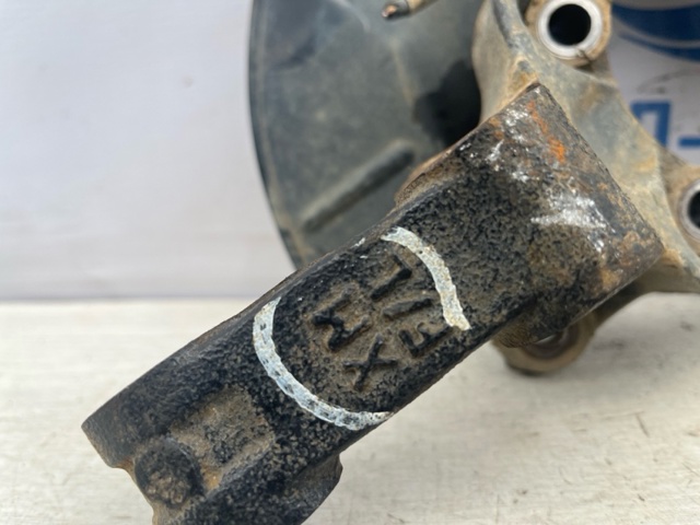 Цапфа поворотная левая 517152P500 HYUNDAI