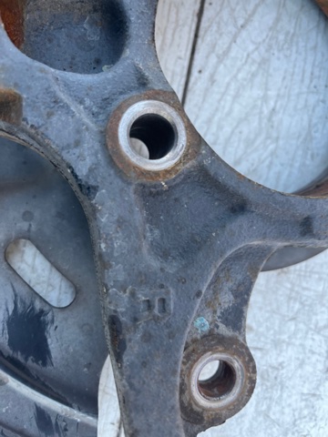 HYUNDAI 517162W000 Цапфа передняя правая в наличии Ужгород