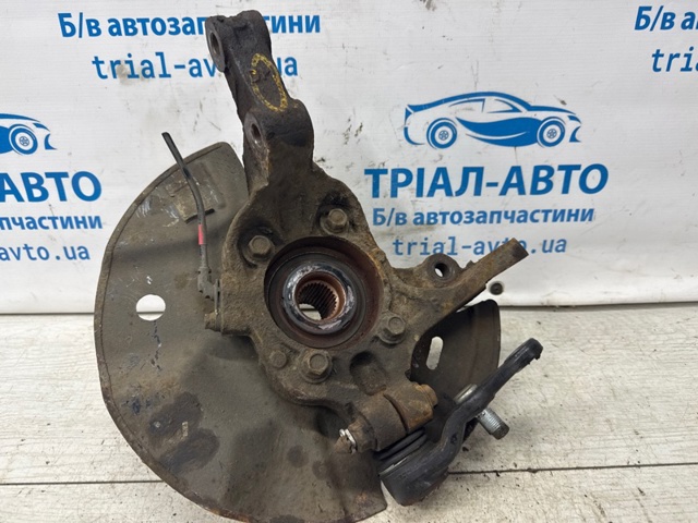 Цапфа (поворотный кулак) передний правый 517162Y500 HYUNDAI