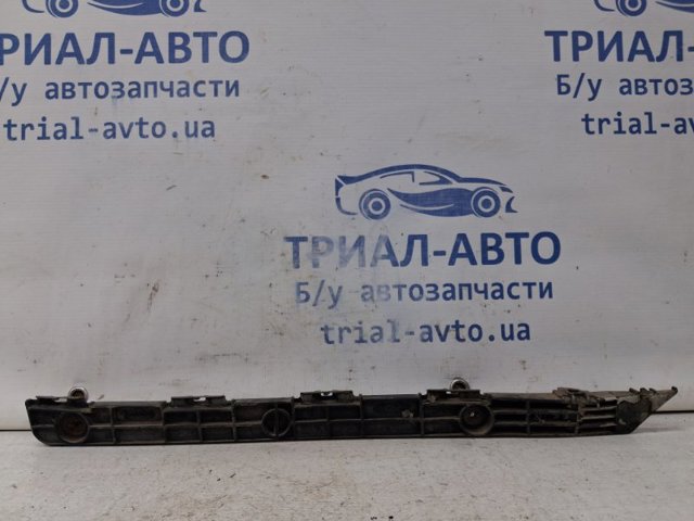 Направляющая заднего бампера, правая 5215733010 TOYOTA