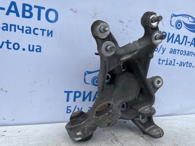 HYUNDAI 527203Q010 Цапфа (поворотный кулак) задний правый в наличии Черновцы
