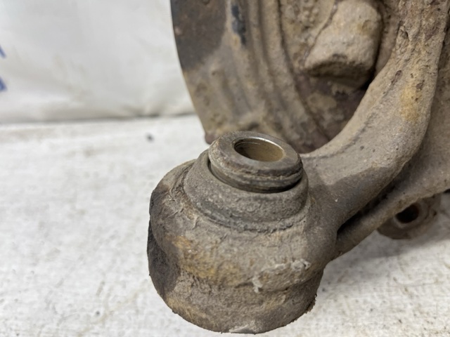 Кулак поворотный правый 527203W100 HYUNDAI