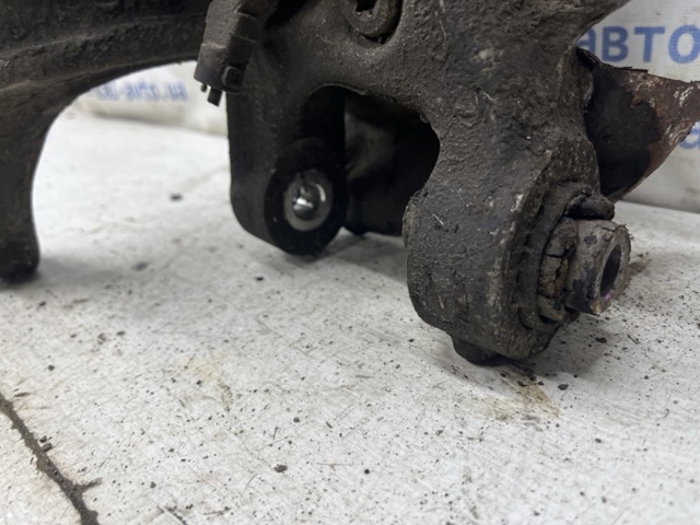 Цапфа поворотного кулака 52720G2000 HYUNDAI