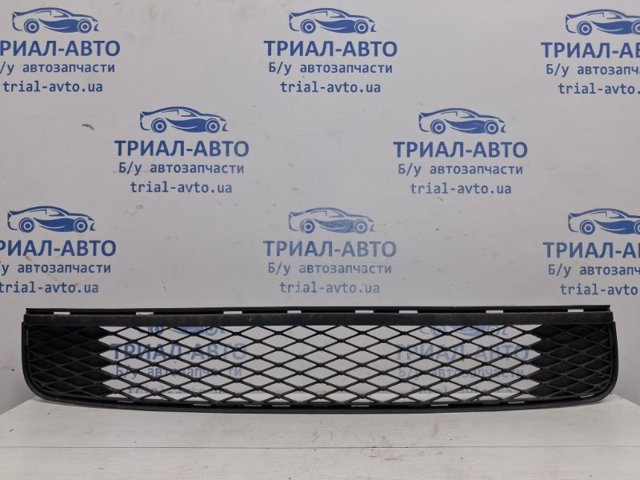 Решетка на бампер 5311202250 TOYOTA