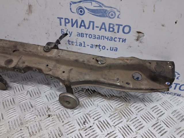 TOYOTA 5321633130 Верхняя рамка радиатора в наличии Одесса