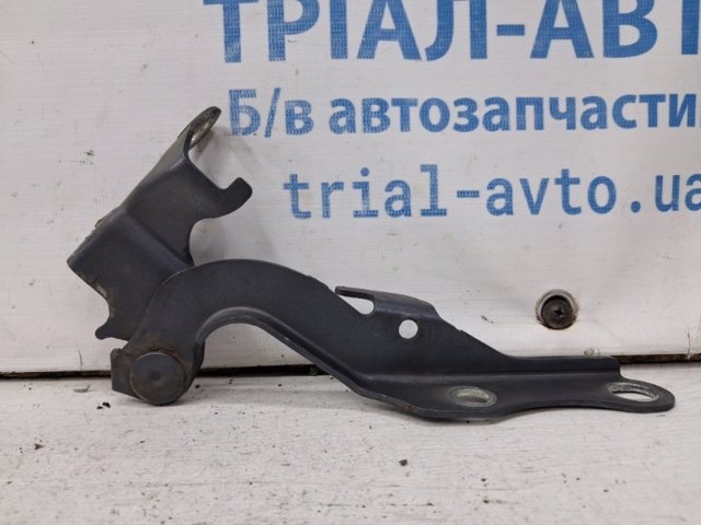 Шарнир капота правый 5341005060 TOYOTA