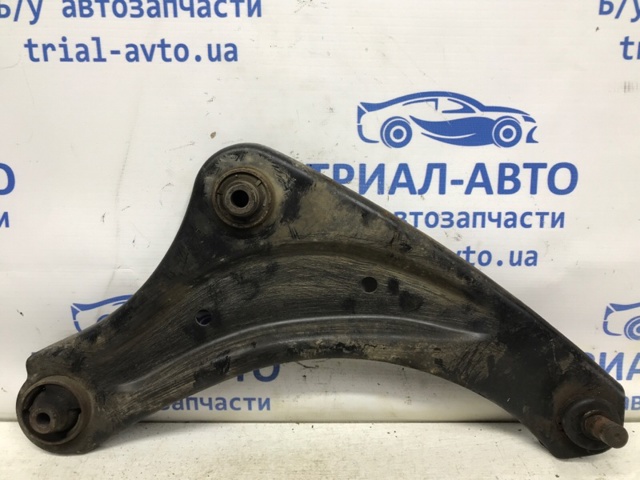 Рычаг передней подвески нижний, правый 545001KK0A NISSAN