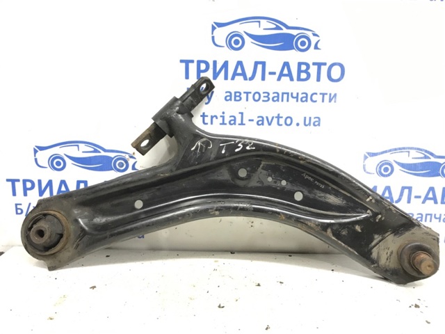 Правый рычаг передней нижней подвески 545004CA0A NISSAN