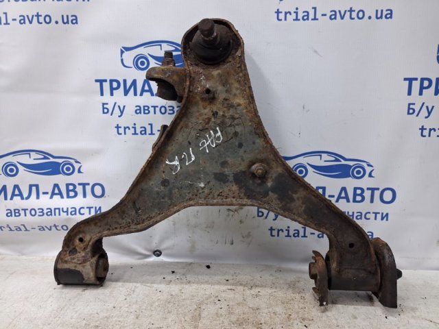 Нижний правый рычаг передней подвески 54500EB300 NISSAN