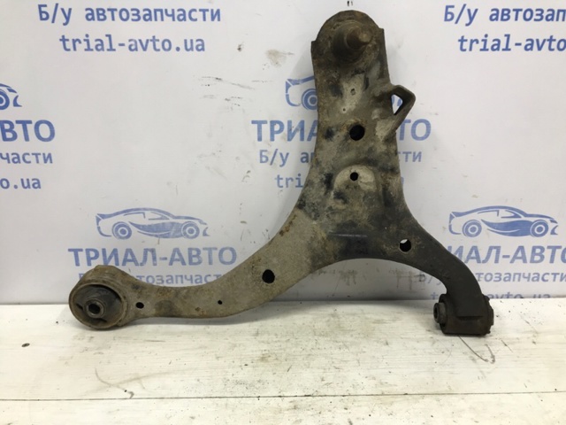 Правый рычаг передней нижней подвески 545012B000 HYUNDAI