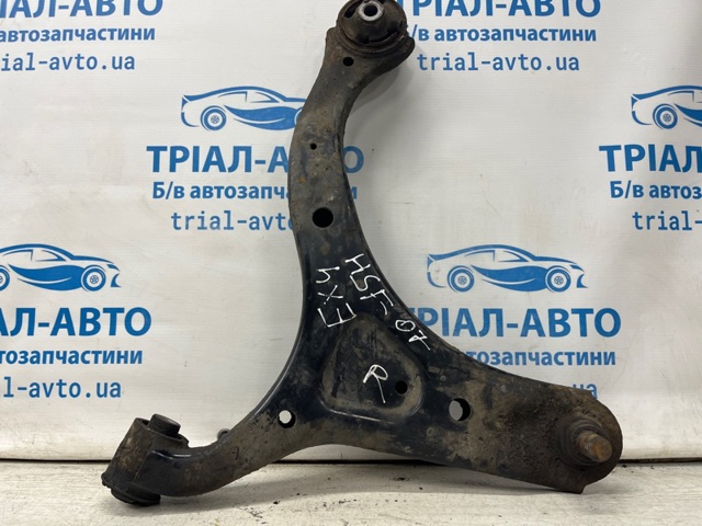 Правый рычаг передней нижней подвески 545012B500 HYUNDAI