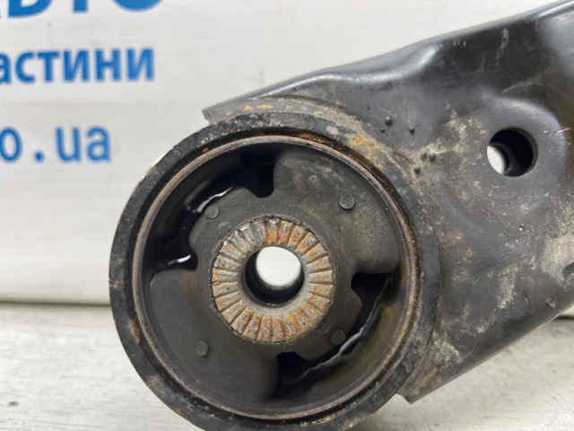 HYUNDAI 545012Y002 Рычаг передней подвески нижний правый в наличии Кривой Рог