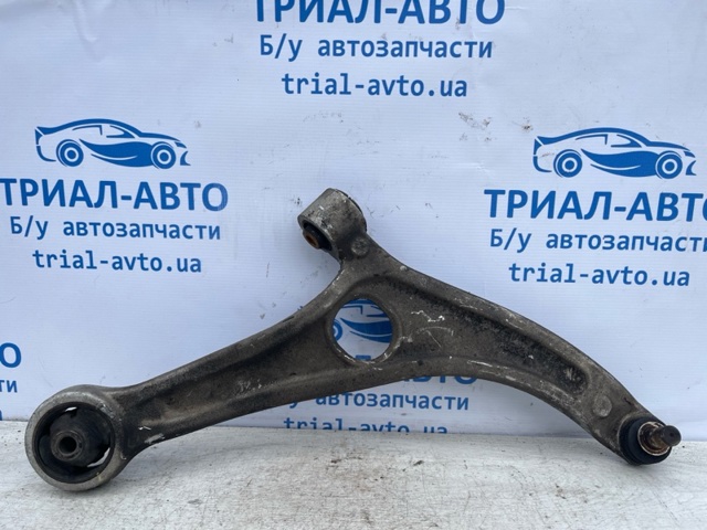 Нижний правый рычаг передней подвески 545014C000 HYUNDAI