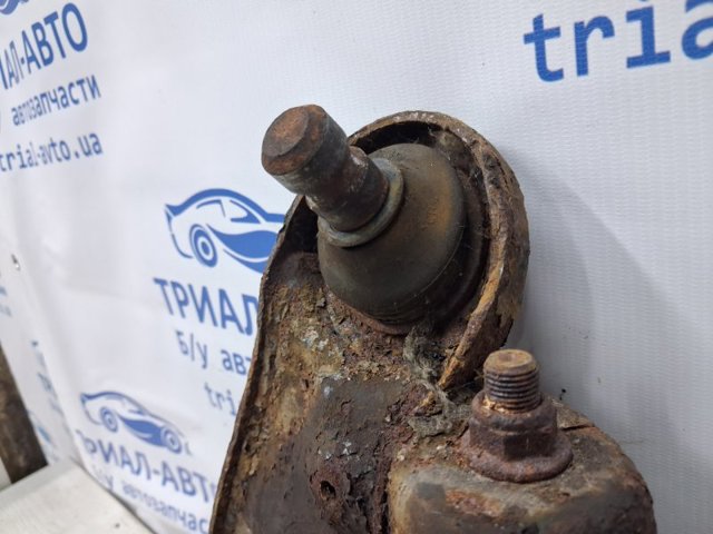 Рычаг передней подвески нижний левый 54501EB300 NISSAN