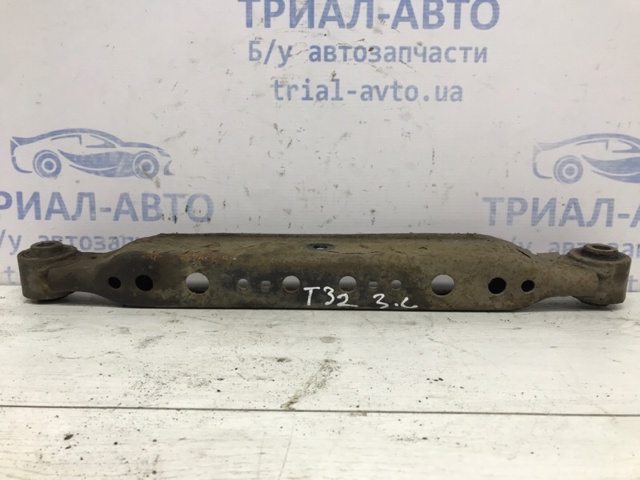 Балансир задний нижний, левый 55111JG00B NISSAN