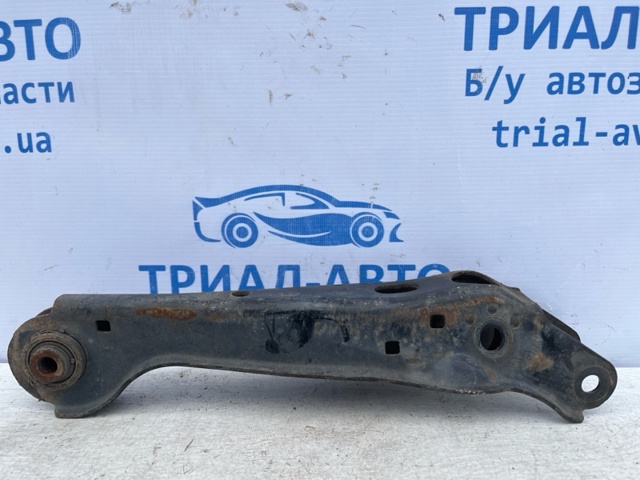 Рычаг задней подвески поперечный, правый 551A03JA0A NISSAN
