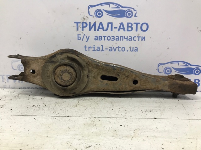 Балансир задний нижний, левый 552102P100 HYUNDAI