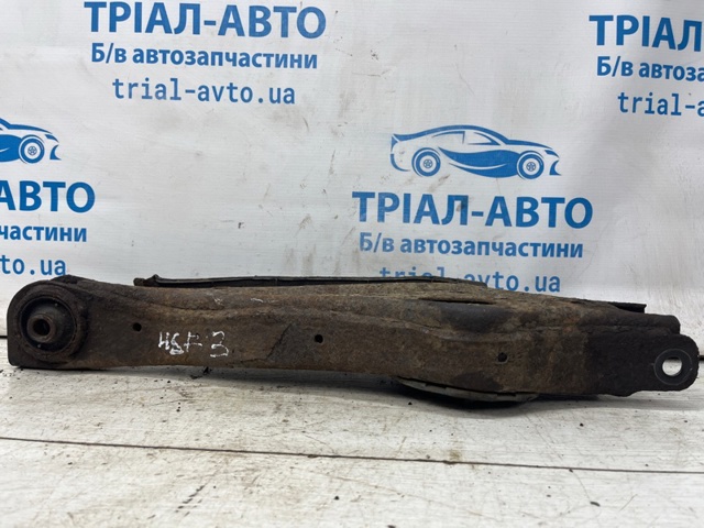 Рычаг задней подвески нижний, левый/правый 552103J100 HYUNDAI