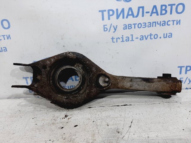 55210A6100 Рычаг задней подвески поперечный левый купить Львов