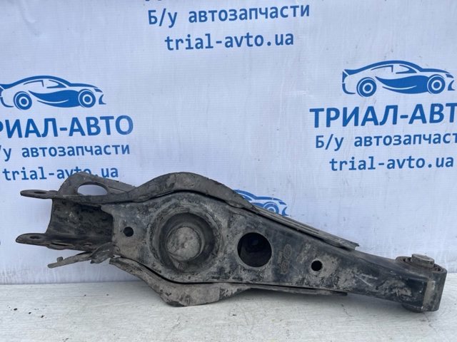 Продольный рычаг задней подвески, нижний 55210C5050 HYUNDAI