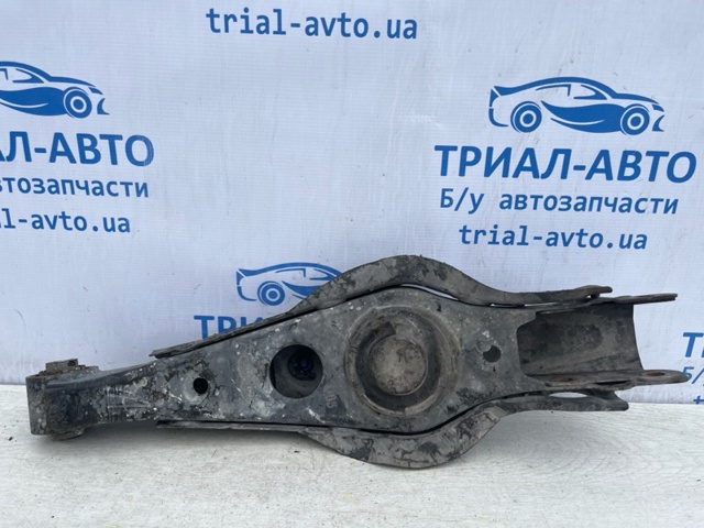 Продольный рычаг задней подвески, нижний 55220C5050 HYUNDAI