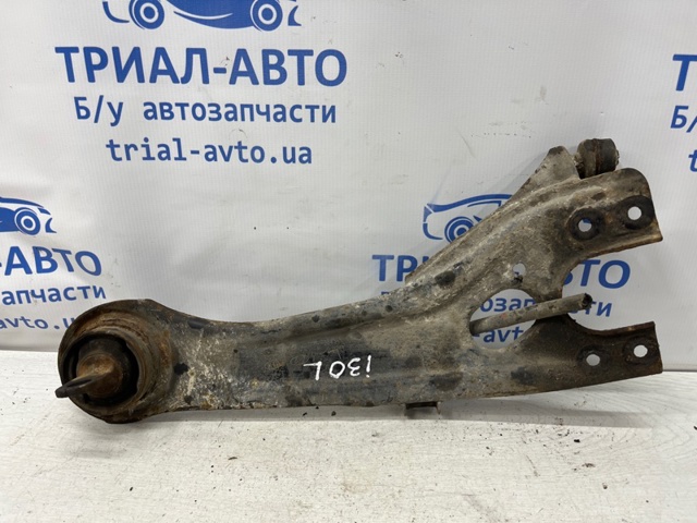 Рычаг/тяга задней подвески продольный нижний, левый 552702H000 HYUNDAI