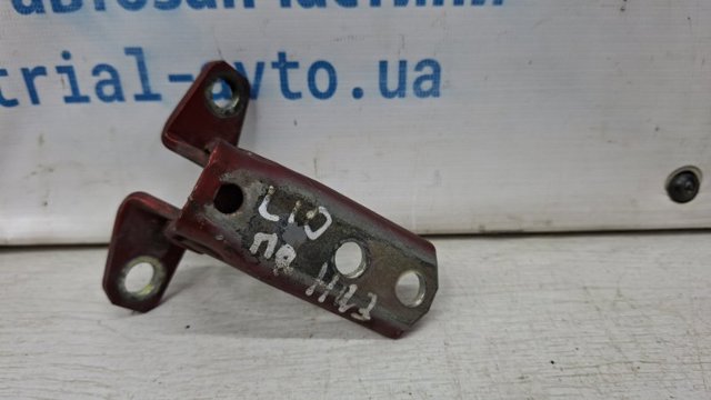 Петля передней двери, правой 5702A005 MITSUBISHI