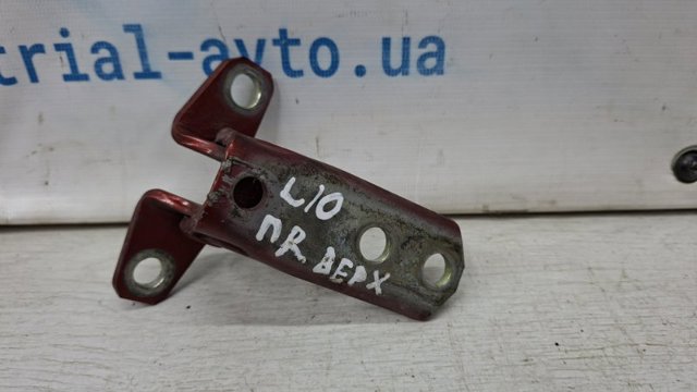 MITSUBISHI 5702A005 Петля двери передней правой в наличии Киев