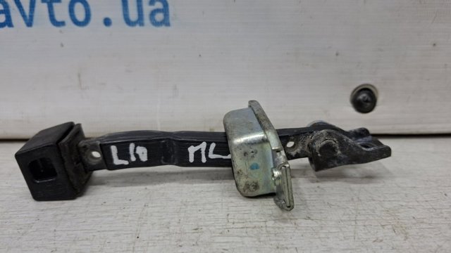 Ограничитель открывания задней двери 5702A040 MITSUBISHI